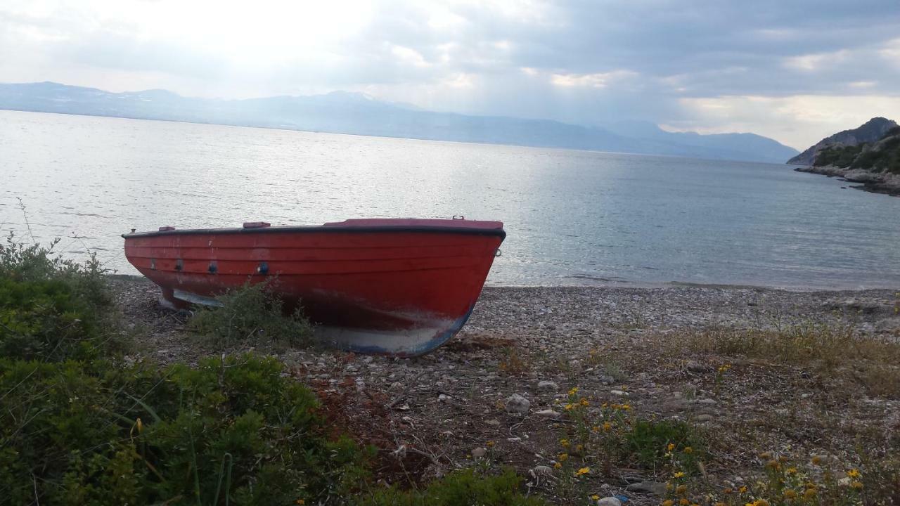 Beautiful House By The Sea,Loutraki Skaloma. Villa ภายนอก รูปภาพ