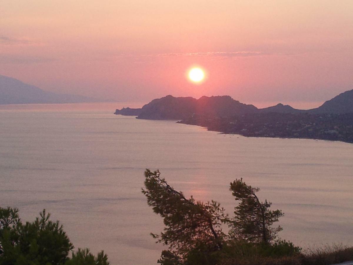 Beautiful House By The Sea,Loutraki Skaloma. Villa ภายนอก รูปภาพ