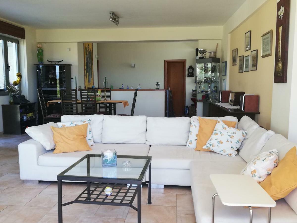 Beautiful House By The Sea,Loutraki Skaloma. Villa ภายนอก รูปภาพ