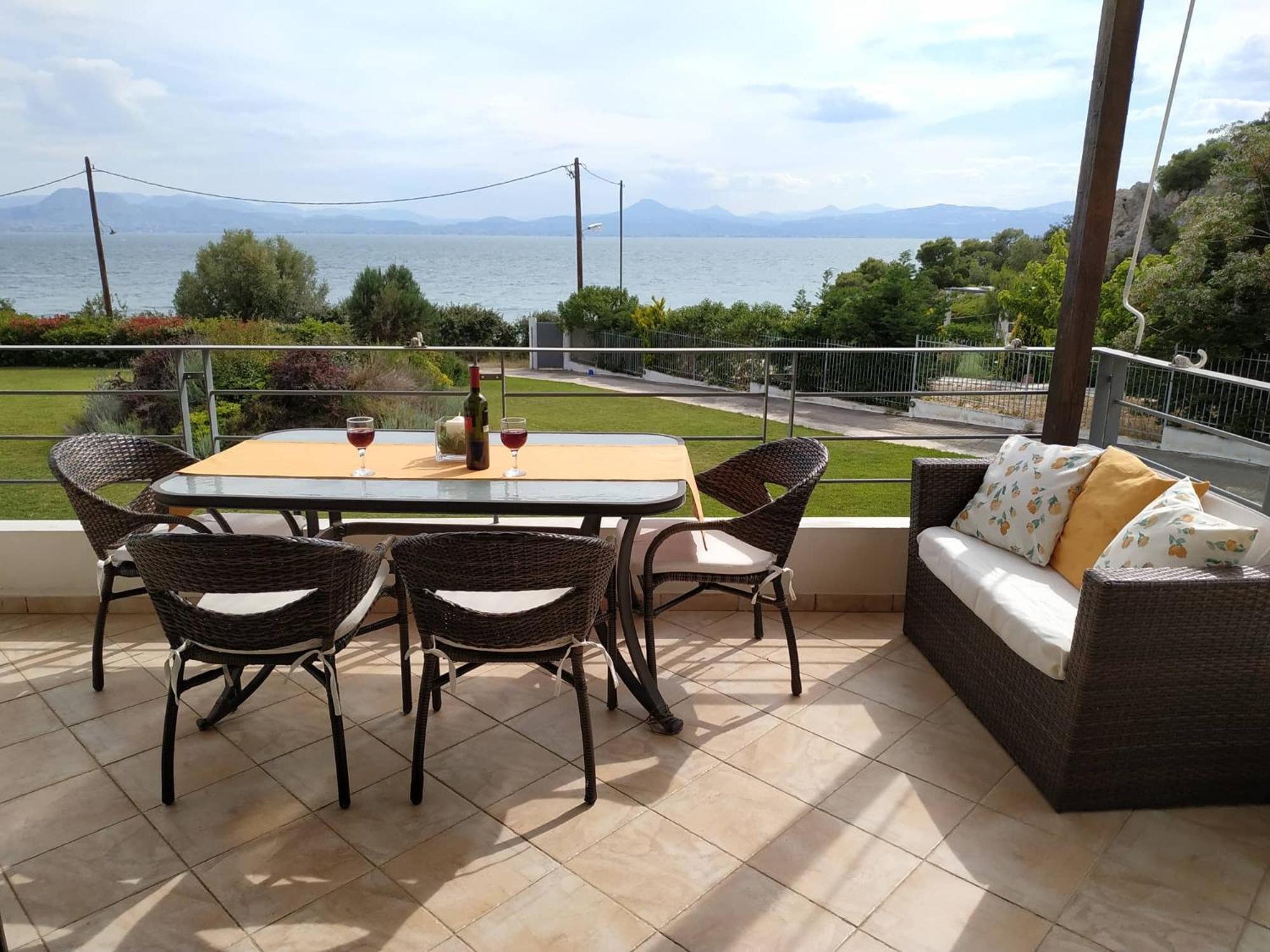 Beautiful House By The Sea,Loutraki Skaloma. Villa ภายนอก รูปภาพ